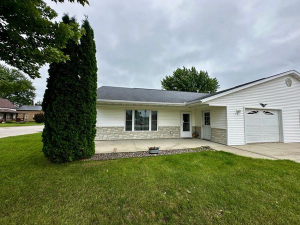 305 E Fillmore , Mabel, MN 55954