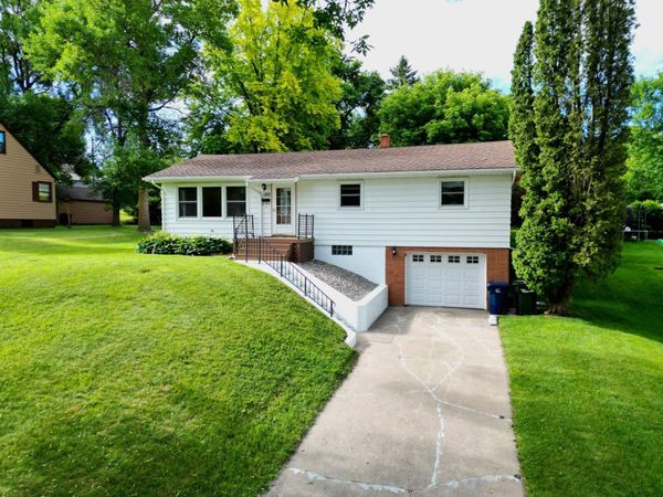 120 E Douglas Avenue , Fergus Falls, MN 56537