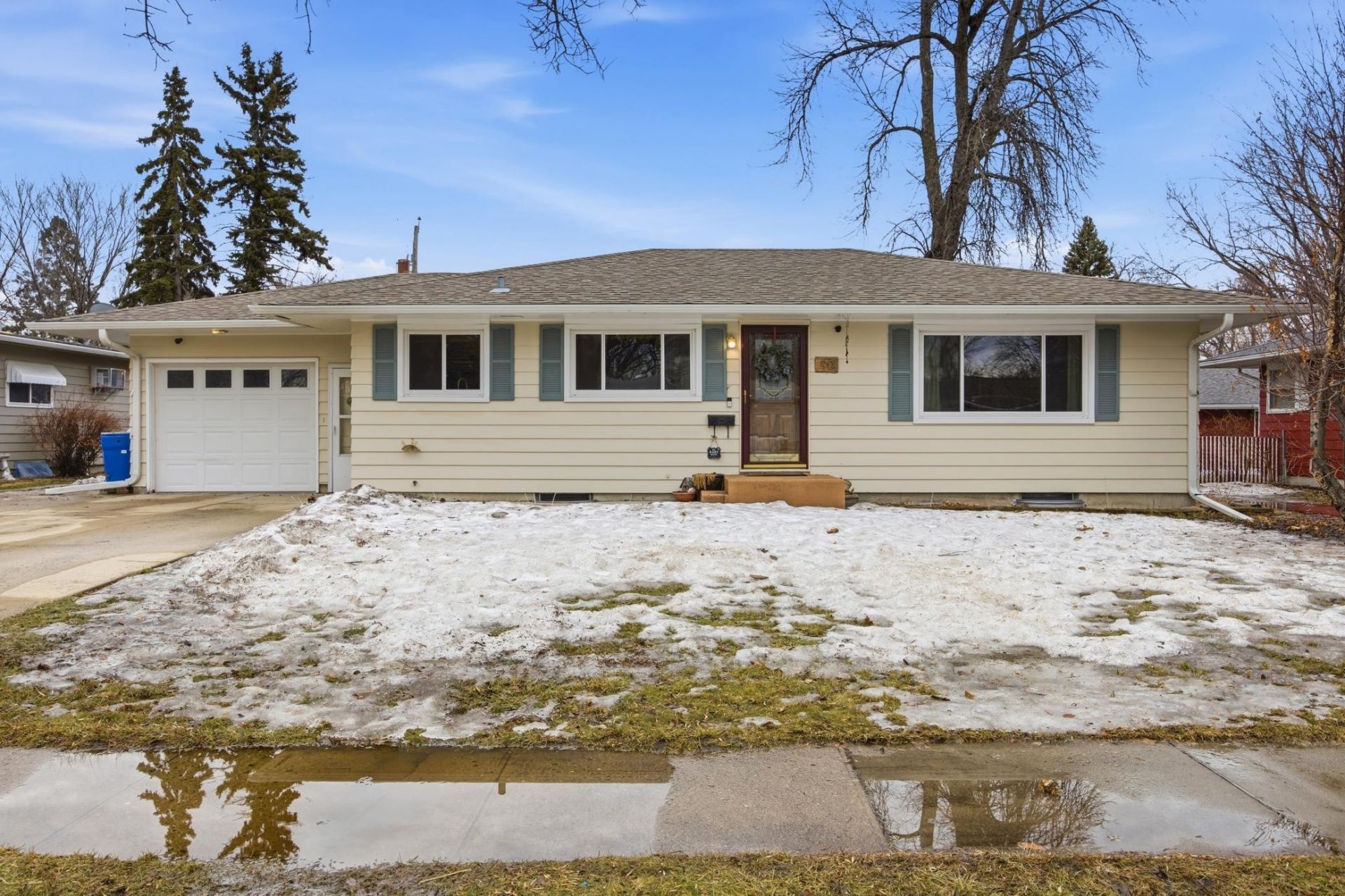 90 25th Avenue N, Fargo, ND 58102 Main Photo