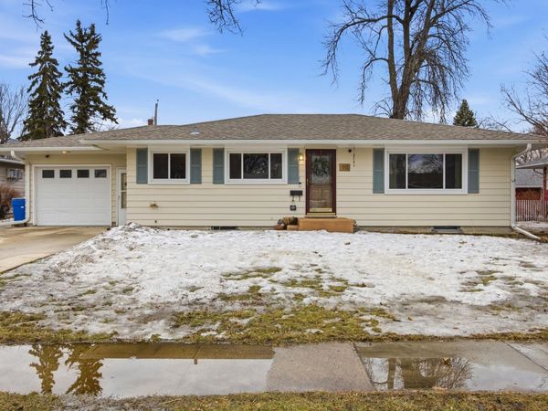 90 25th Avenue N, Fargo, ND 58102