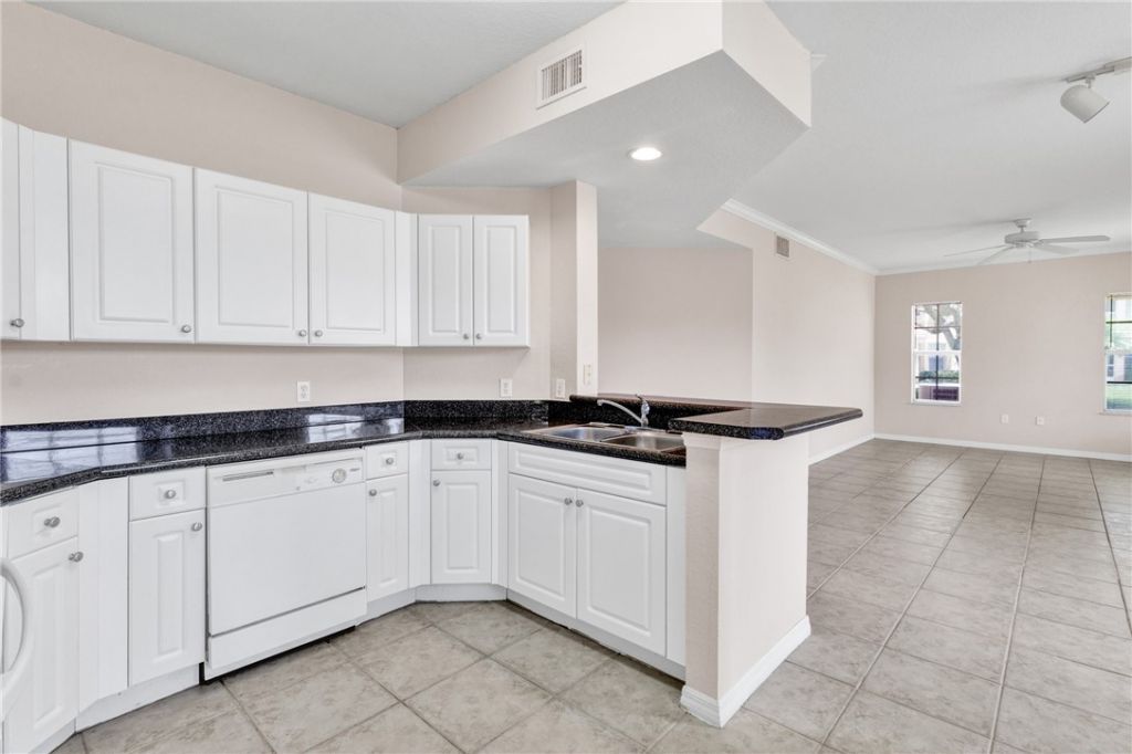 2466 57th Circle, Unit 2466, Vero Beach, FL 32966 Photo