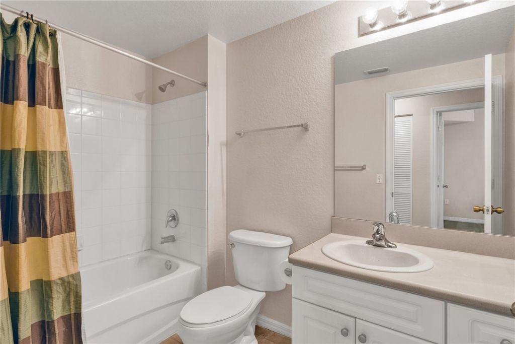2466 57th Circle, Unit 2466, Vero Beach, FL 32966 Photo