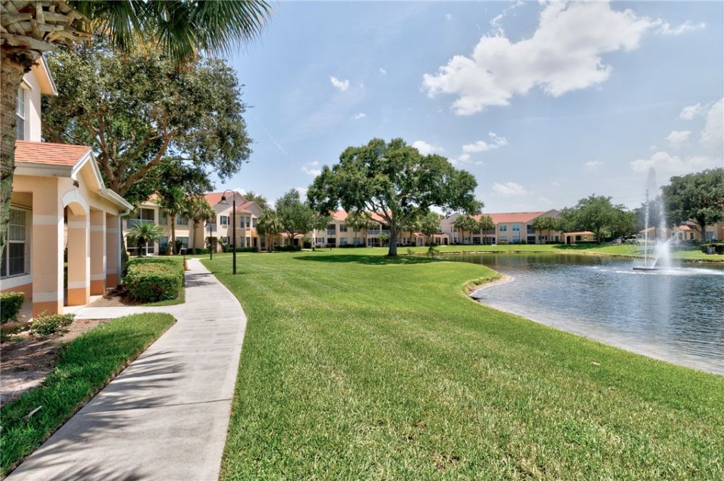 2466 57th Circle, Unit 2466, Vero Beach, FL 32966 Photo