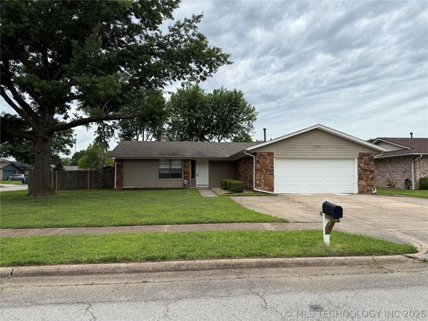 7880 N 120th East Avenue , Owasso, OK 74055
