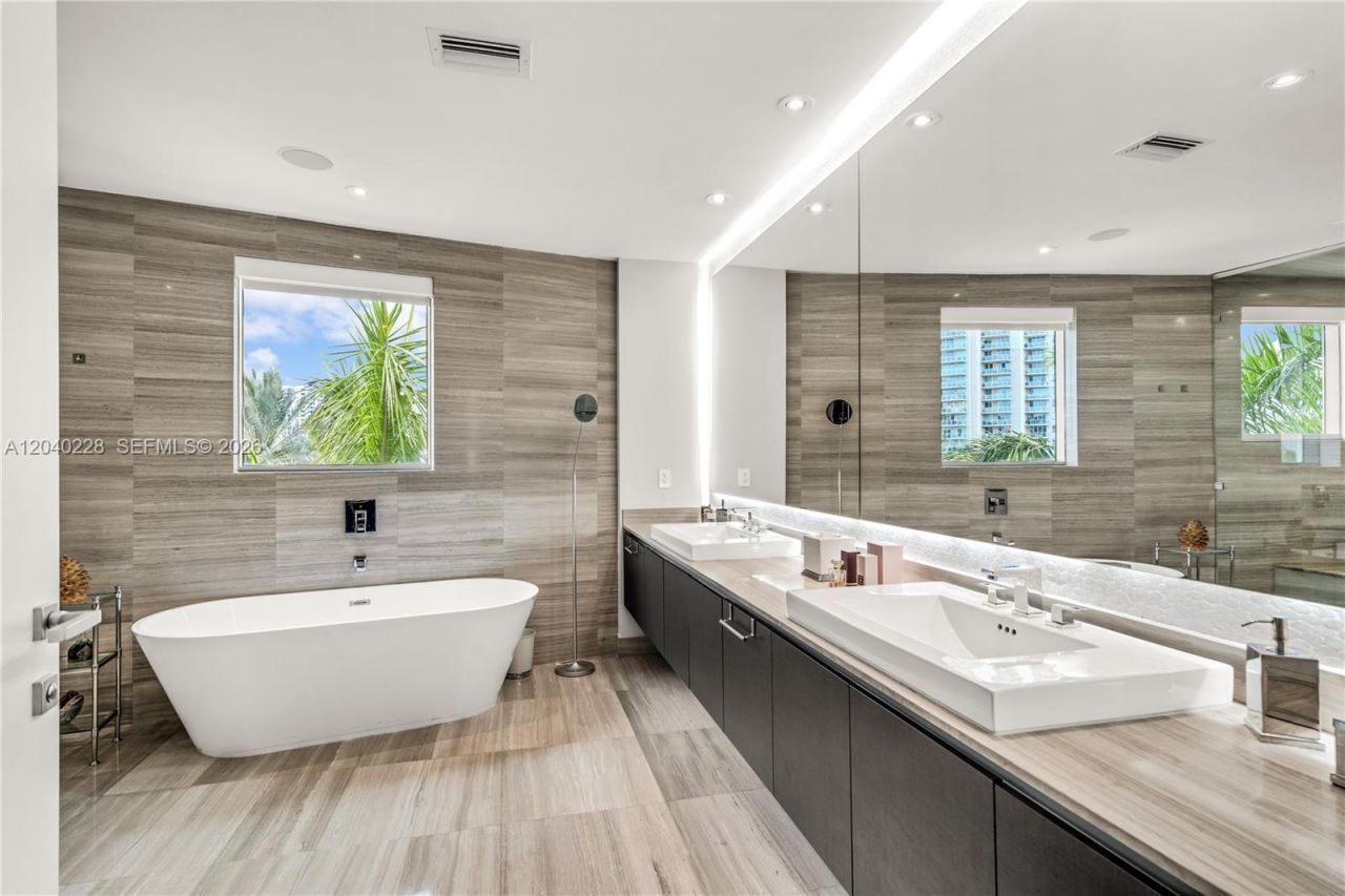 3300 NE 188th St, Unit 318, Aventura, FL 33180 Photo
