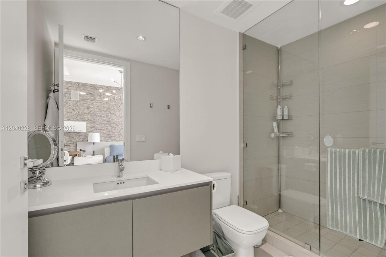 3300 NE 188th St, Unit 318, Aventura, FL 33180 Photo