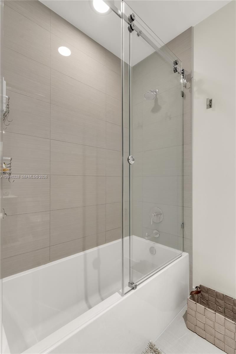 3300 NE 188th St, Unit 318, Aventura, FL 33180 Photo