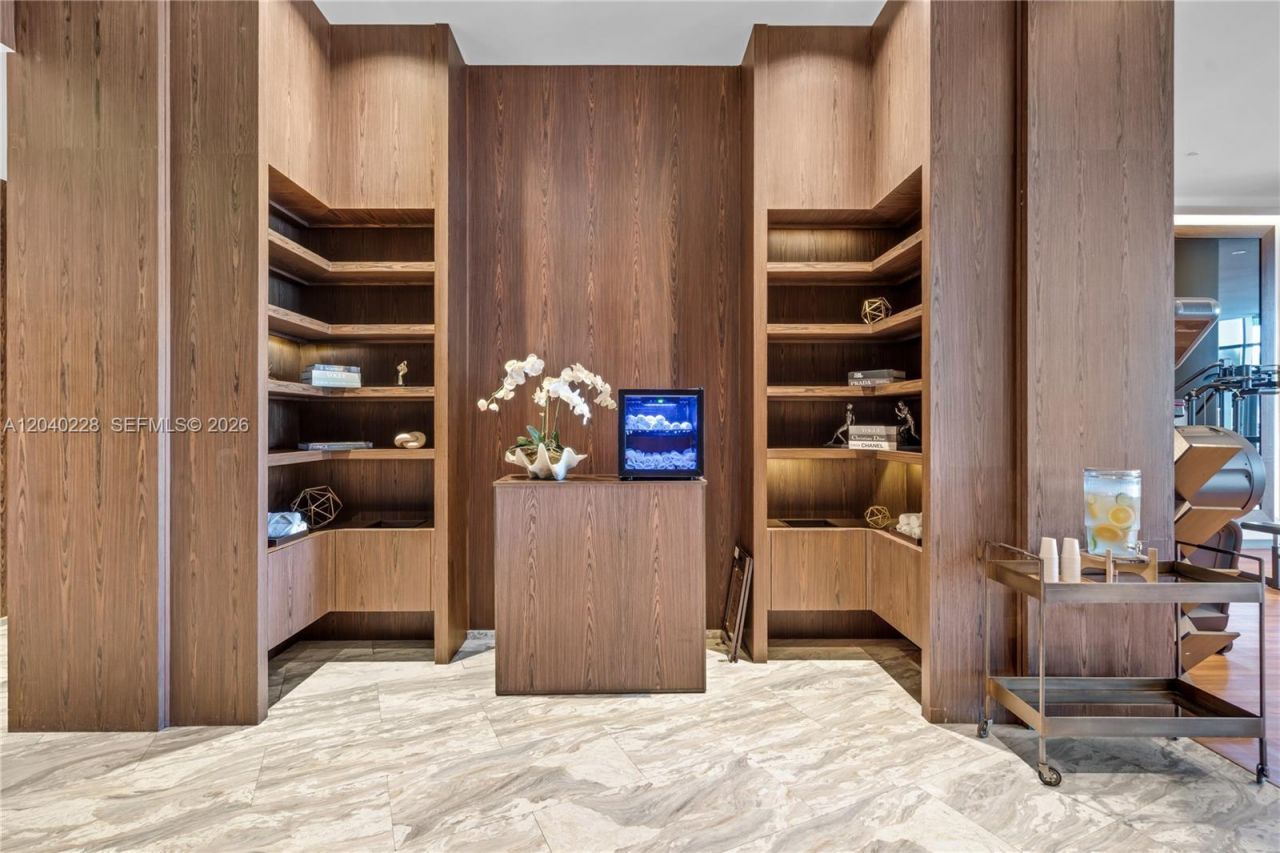 3300 NE 188th St, Unit 318, Aventura, FL 33180 Photo