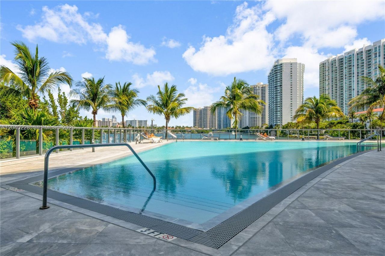3300 NE 188th St, Unit 318, Aventura, FL 33180 Photo