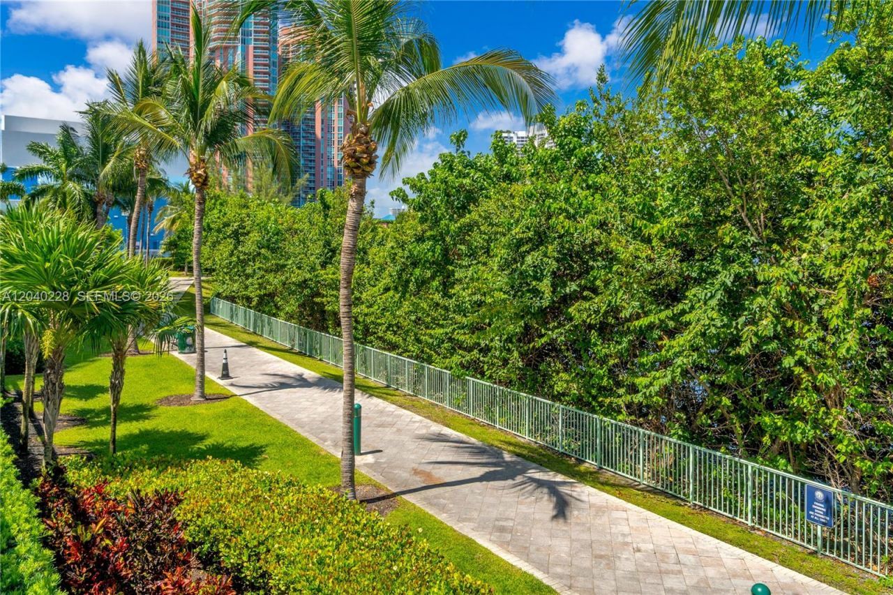 3300 NE 188th St, Unit 318, Aventura, FL 33180 Photo