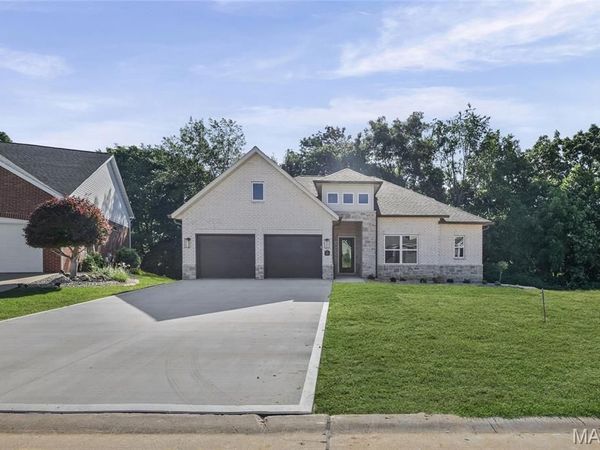 249 Fountain Drive, Glen Carbon, IL 62034