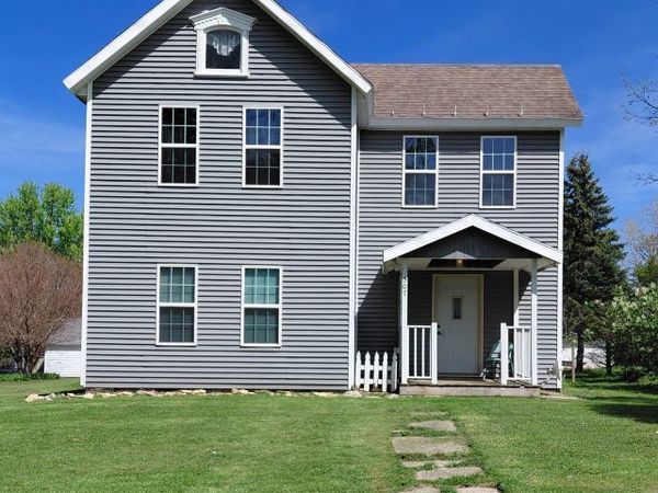 507 Main Street , Leaf River, IL 61047