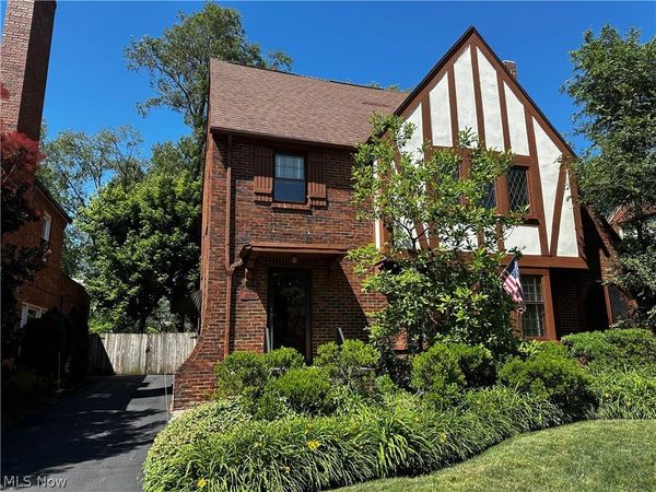19621 Sussex Road , Shaker Heights, OH 44122