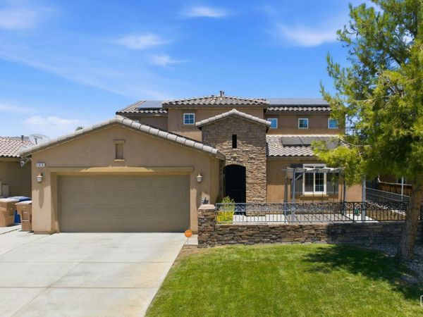 5818 Warren Ridge Drive, Bakersfield, CA 93313