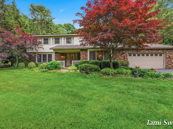 17484 Beech Hill Drive, Grand Haven, MI 49417