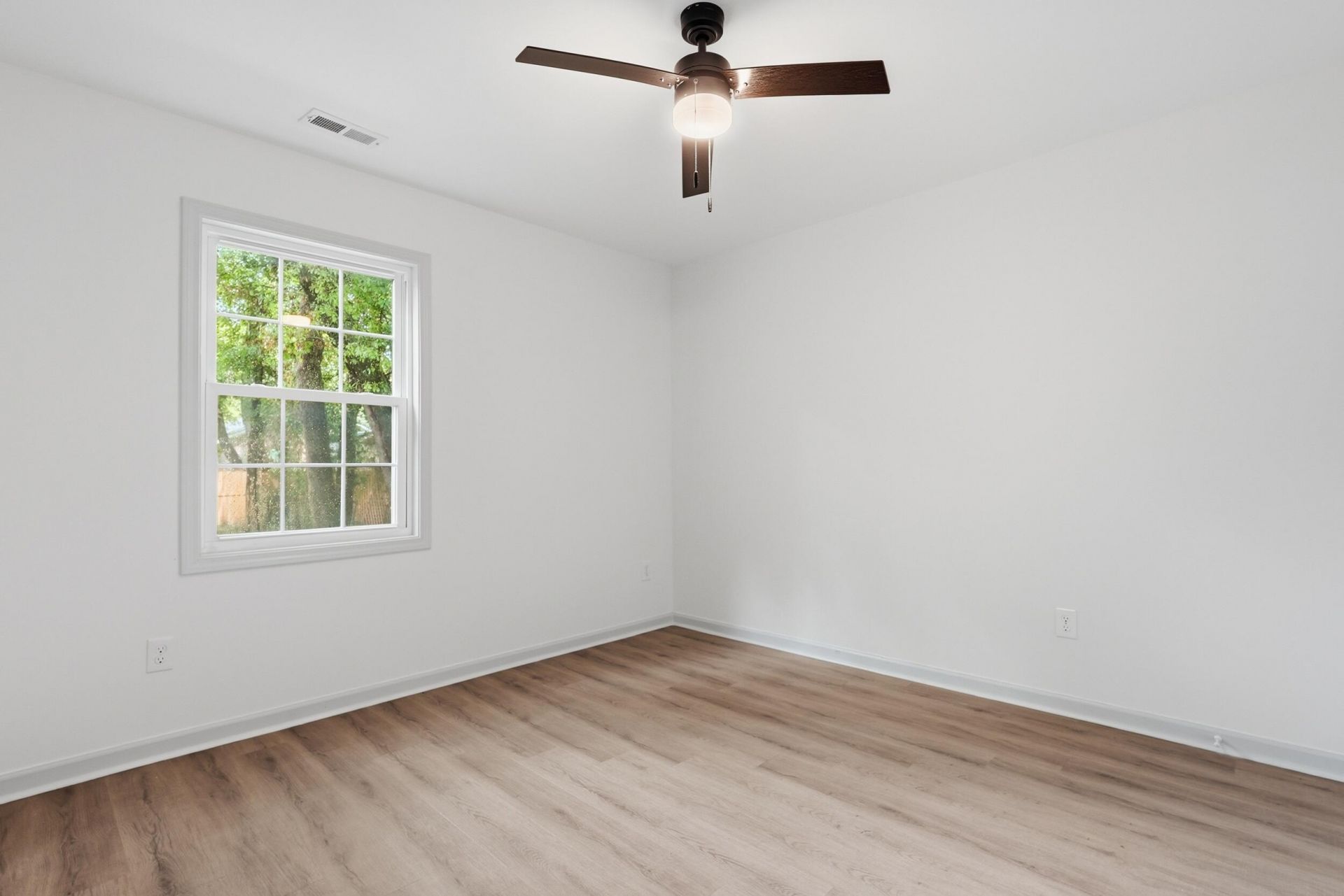 5235 Langston Street Photo 10