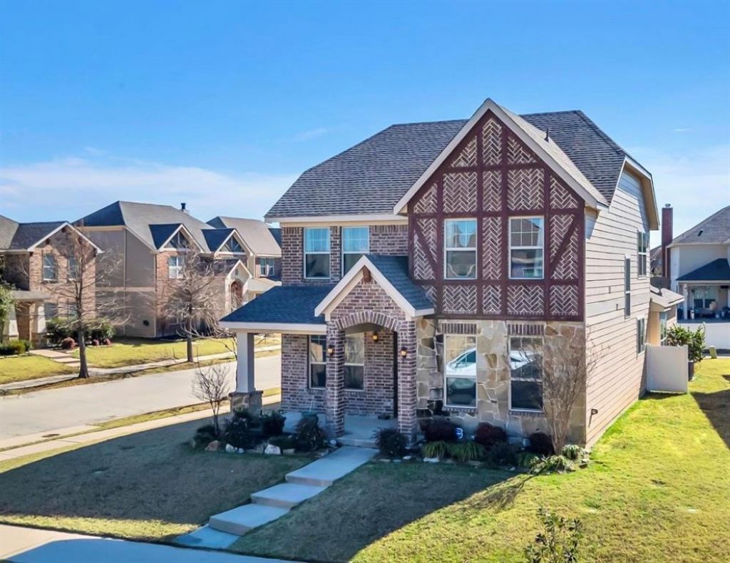 1044 Holly Anne Lane, Aubrey, TX 76227 Main Photo