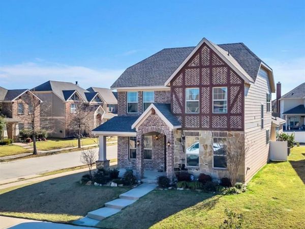 1044 Holly Anne Lane, Aubrey, TX 76227