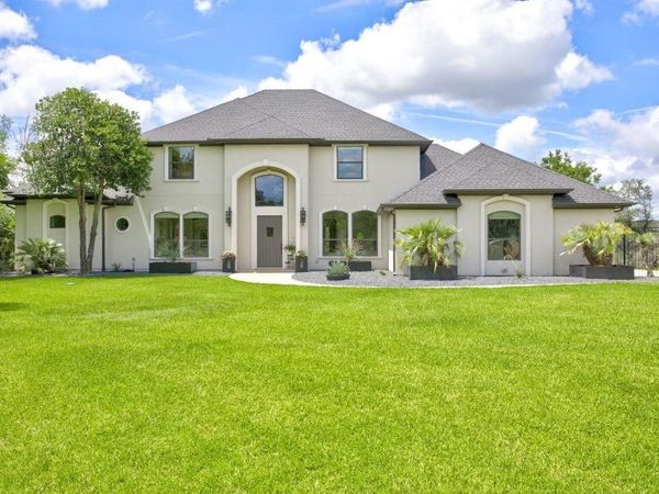 137 Crest Canyon Drive , Fort Worth, TX 76108