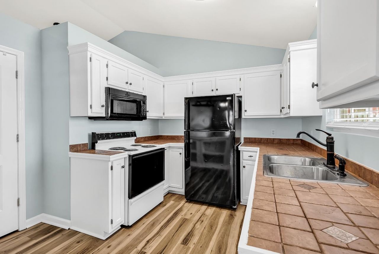 1348 Tranquility Ln. Photo 5