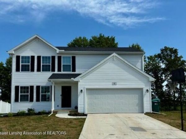 882 Saint Johns Chase, Grand Ledge, MI 48837