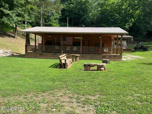 525 Braden Chapel Rd, Speedwell, TN 37870