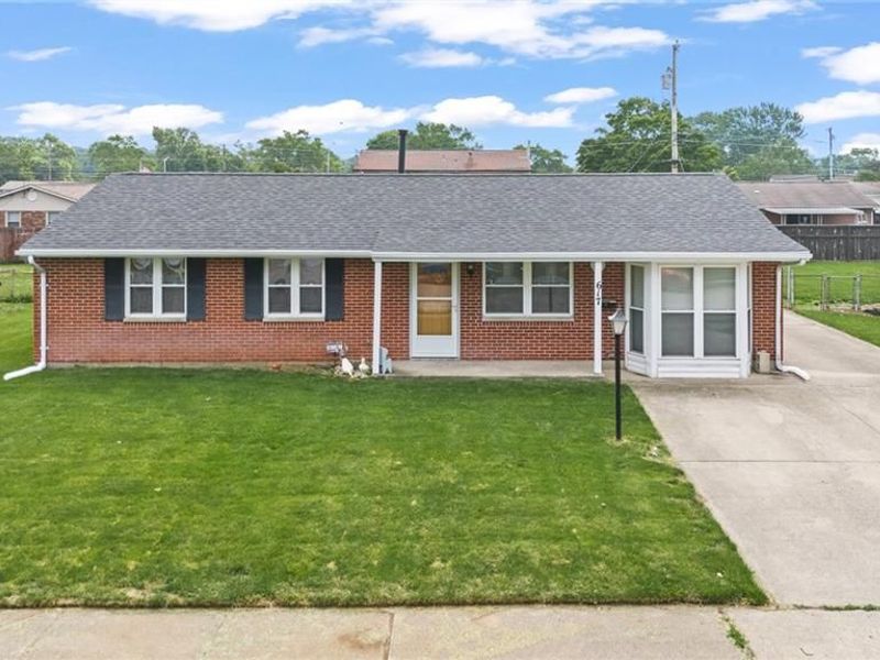 617 Locust Lane, Troy, OH 45373 Photo 2