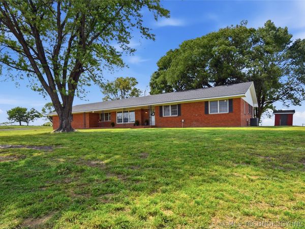 9900 W Chimney Mountain Road, Muskogee, OK 74401