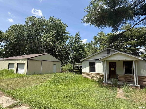 901 W FORD Avenue, Herrin, IL 62948