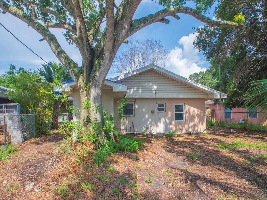 4721 28th Court, Vero Beach, FL 32967 Main Photo