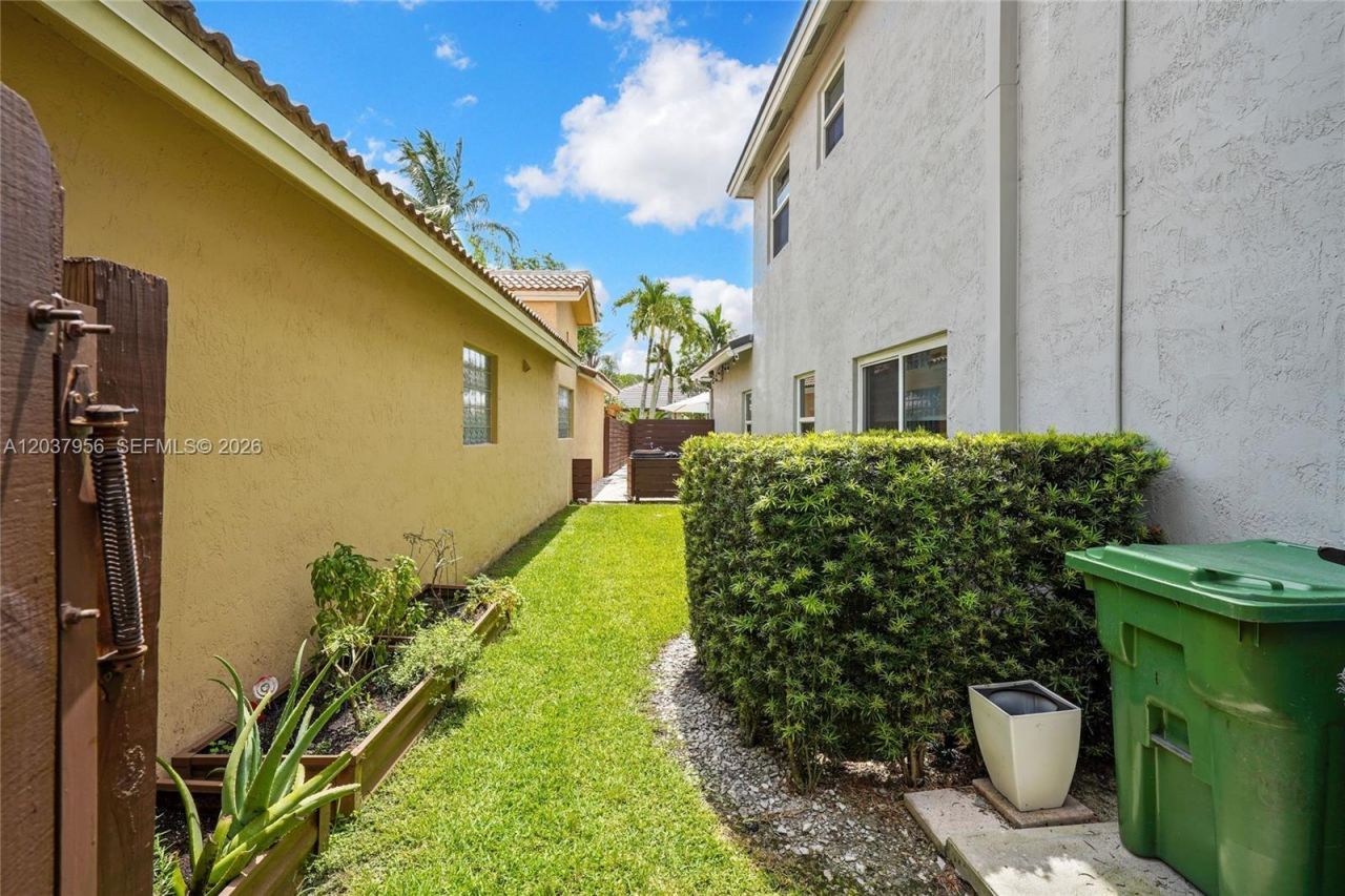 4152 Sapphire Ter, Weston, FL 33331 Photo