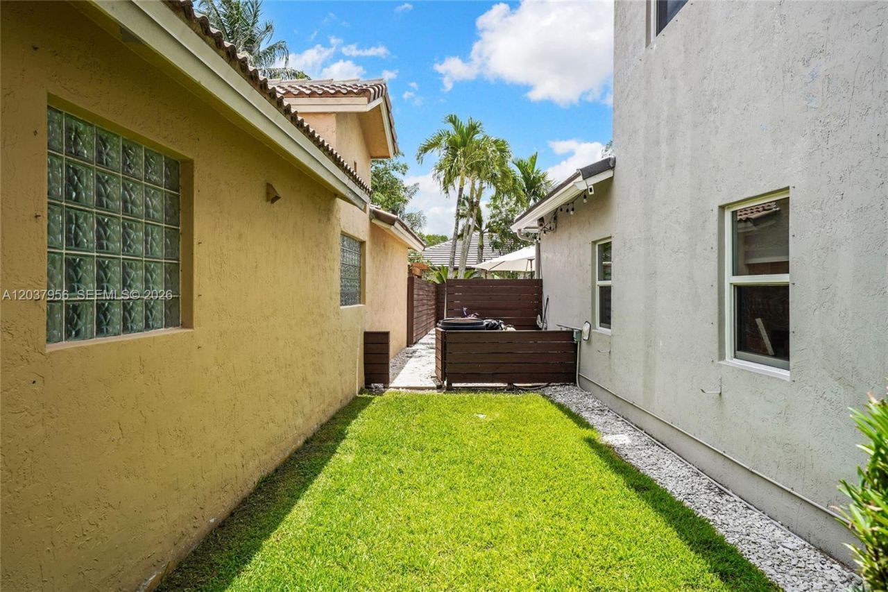 4152 Sapphire Ter, Weston, FL 33331 Photo