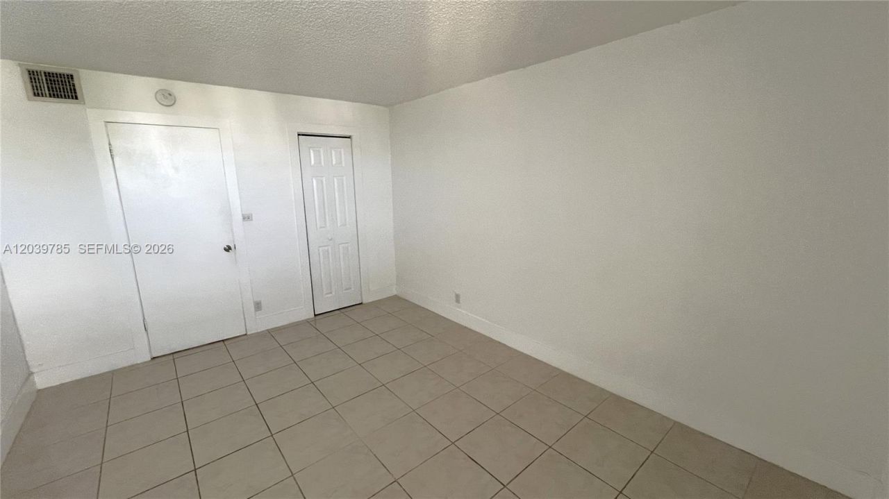 4550 NW 9th St, Unit 516E, Miami, FL 33126 Photo