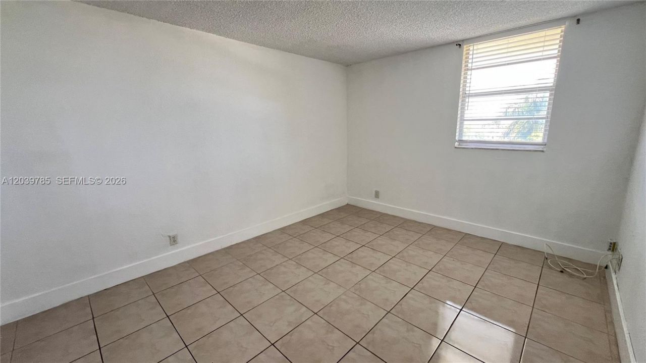 4550 NW 9th St, Unit 516E, Miami, FL 33126 Photo