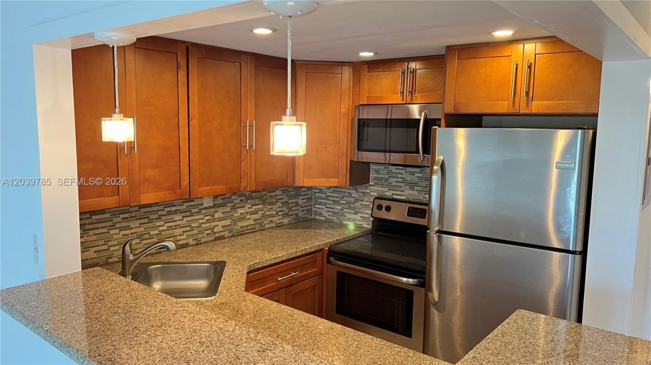 4550 NW 9th St, Unit 516E, Miami, FL 33126 Photo