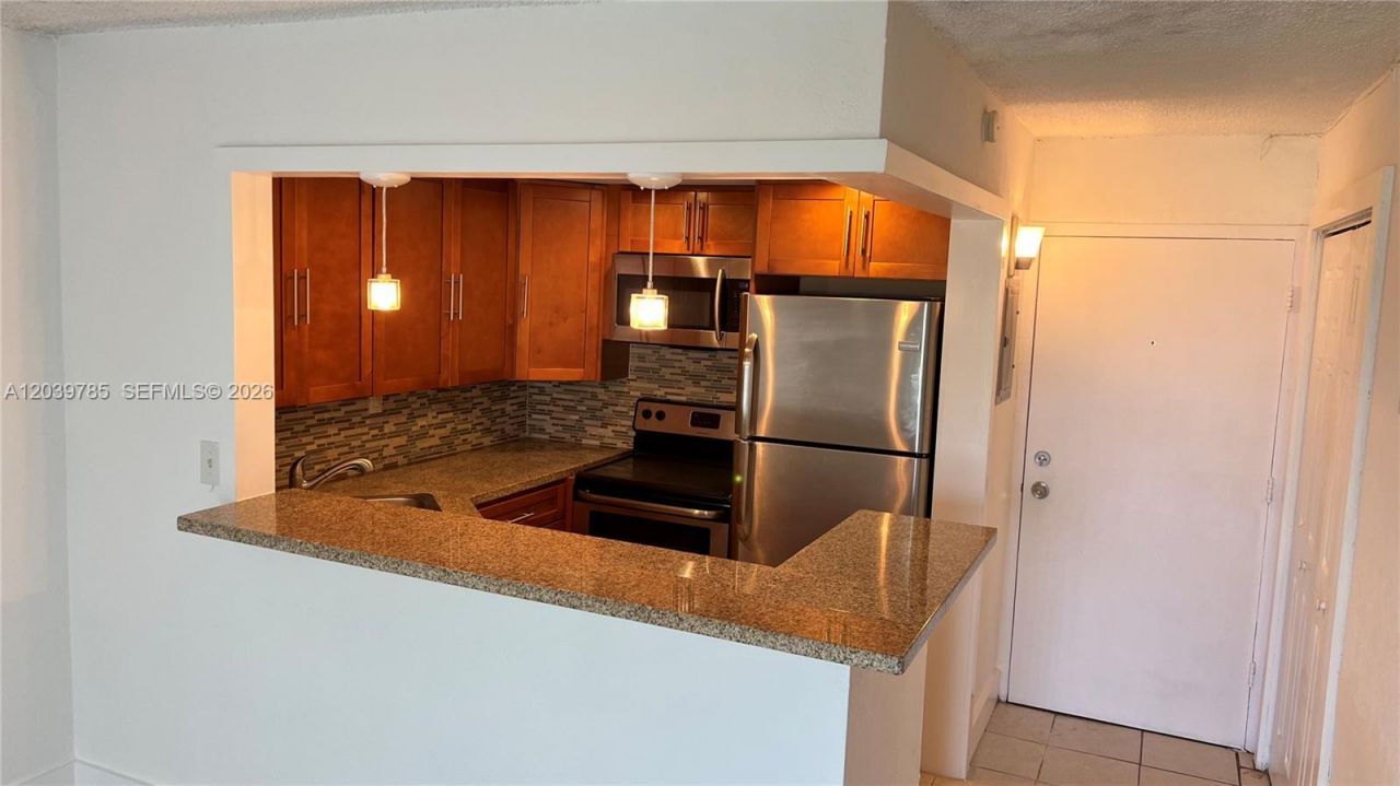 4550 NW 9th St, Unit 516E, Miami, FL 33126 Photo