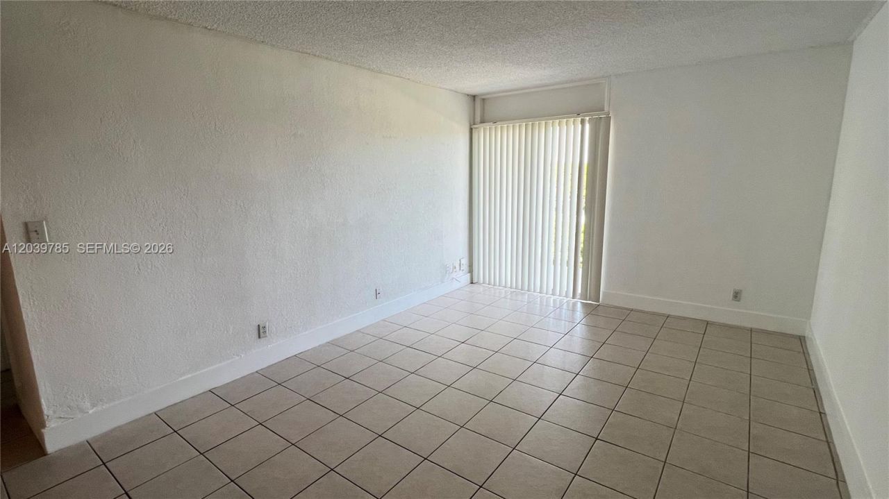 4550 NW 9th St, Unit 516E, Miami, FL 33126 Photo