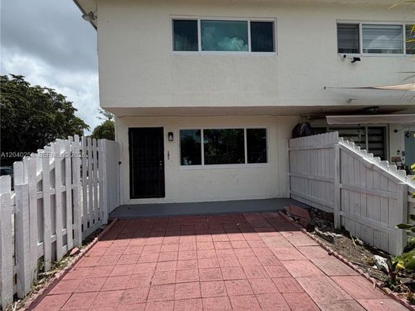 1450 NE 151st St, Unit 101, Miami, FL 33162