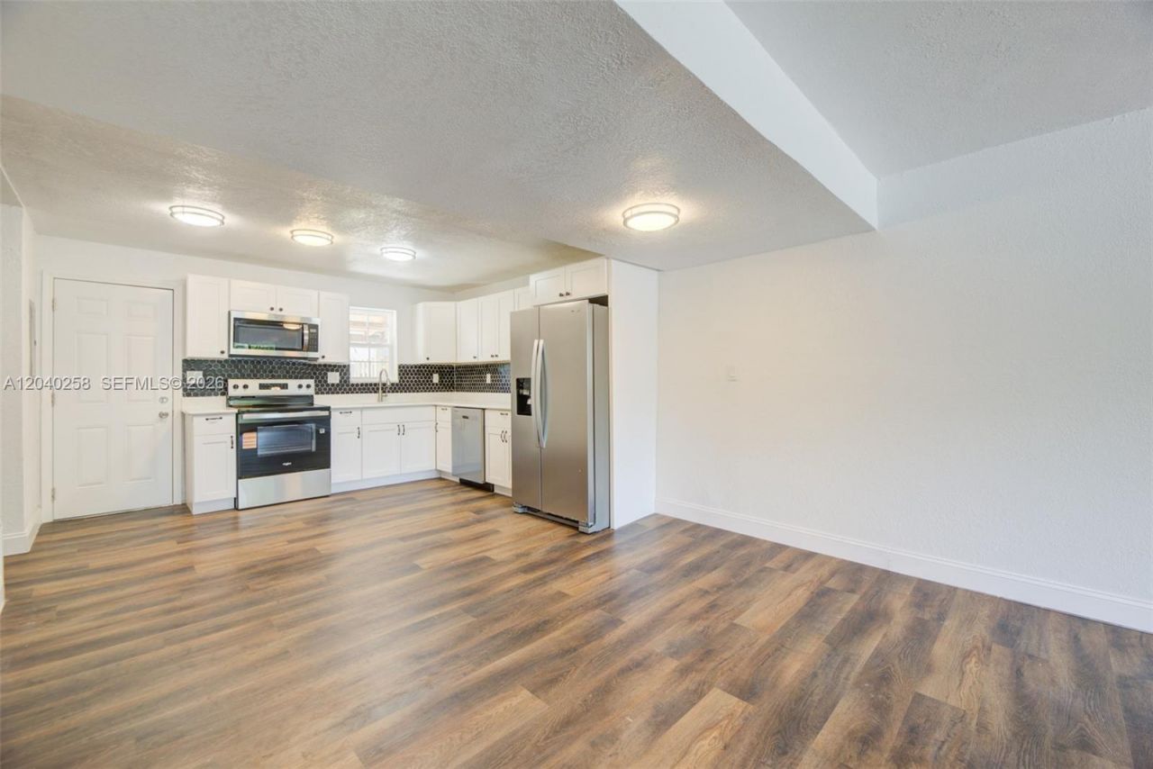 1450 NE 151st St, Unit 101, Miami, FL 33162 Photo