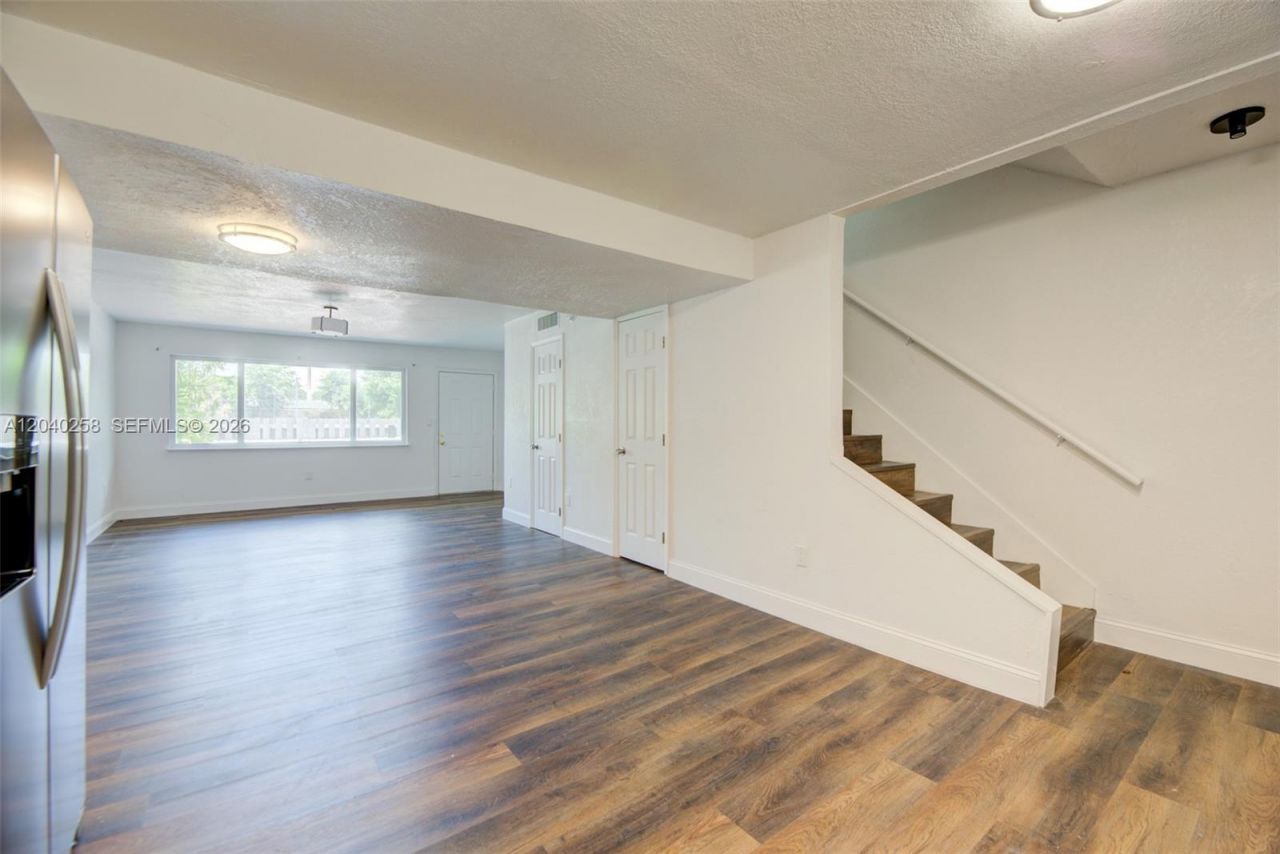 1450 NE 151st St, Unit 101, Miami, FL 33162 Photo