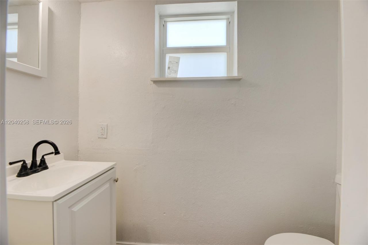 1450 NE 151st St, Unit 101, Miami, FL 33162 Photo