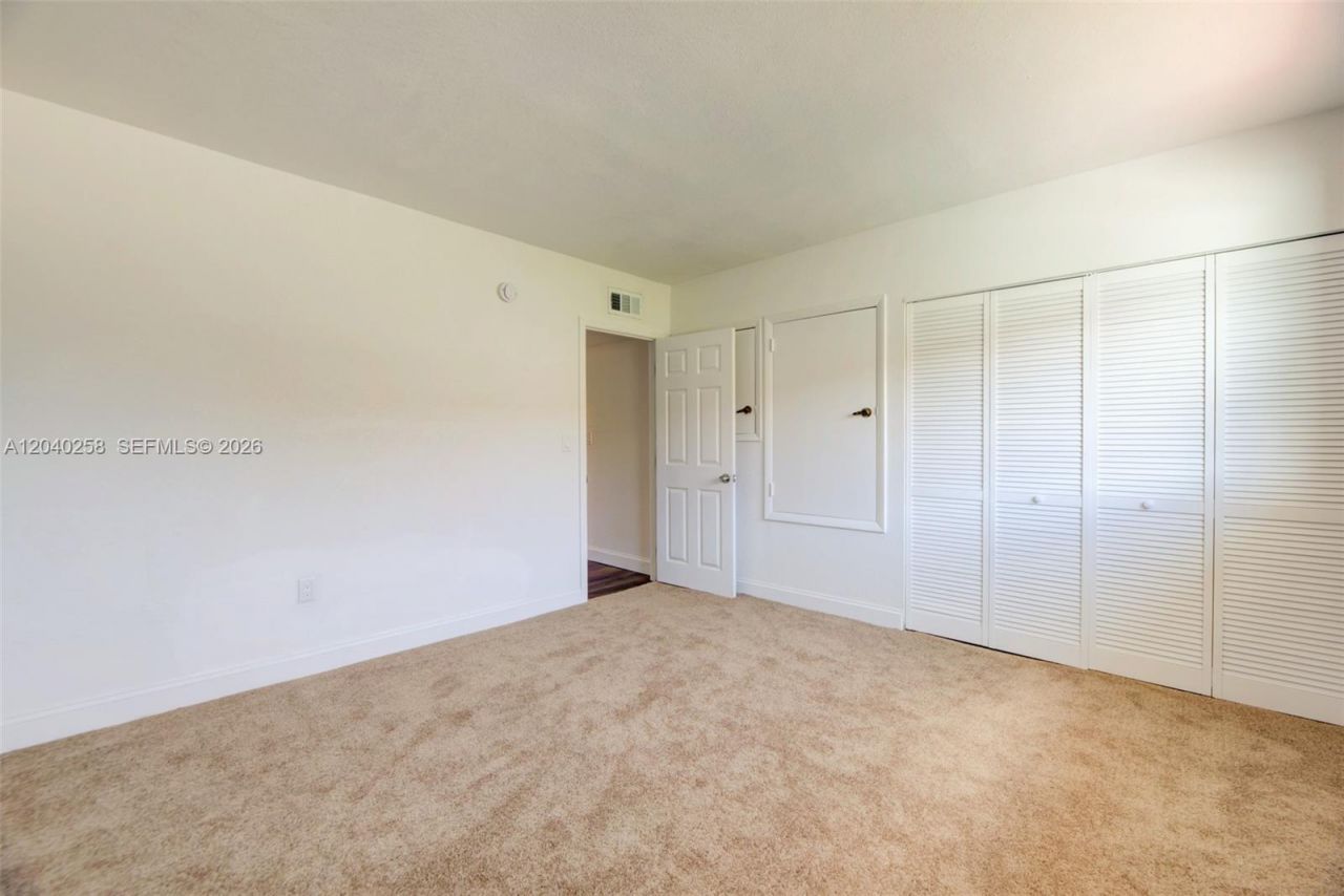 1450 NE 151st St, Unit 101, Miami, FL 33162 Photo