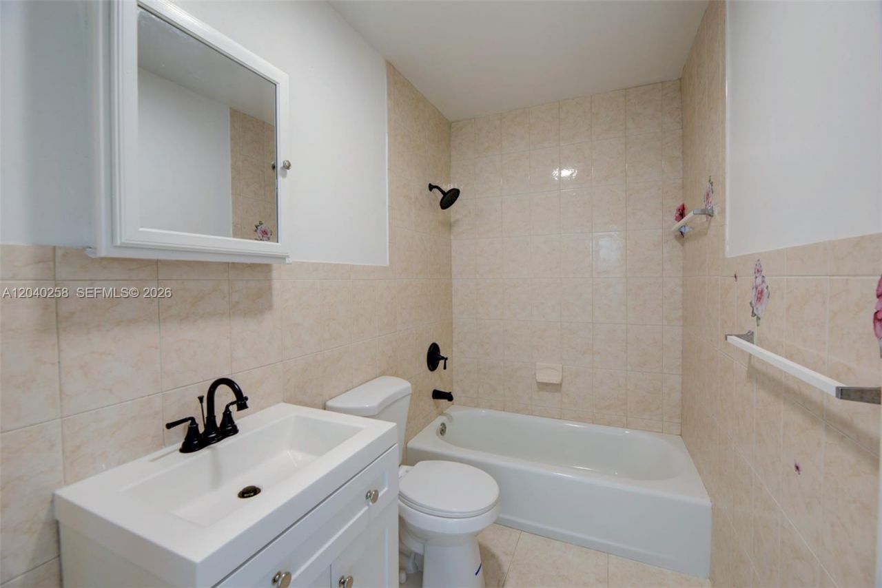 1450 NE 151st St, Unit 101, Miami, FL 33162 Photo