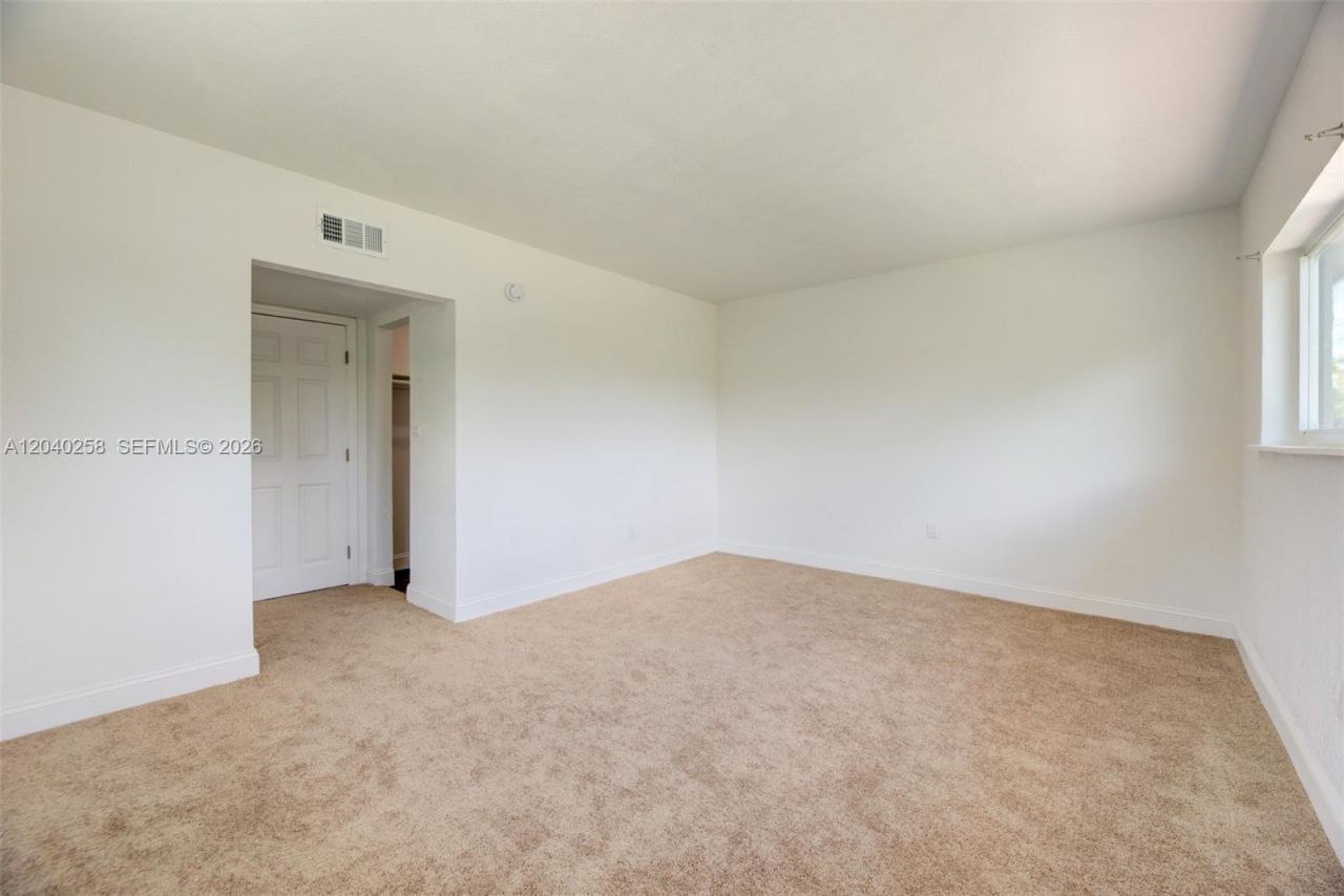 1450 NE 151st St, Unit 101, Miami, FL 33162 Photo