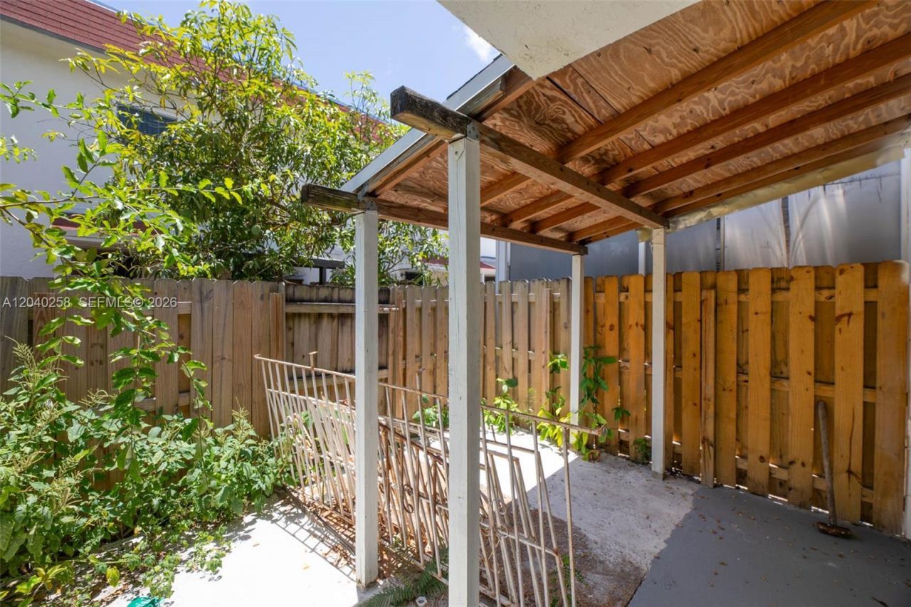 1450 NE 151st St, Unit 101, Miami, FL 33162 Photo