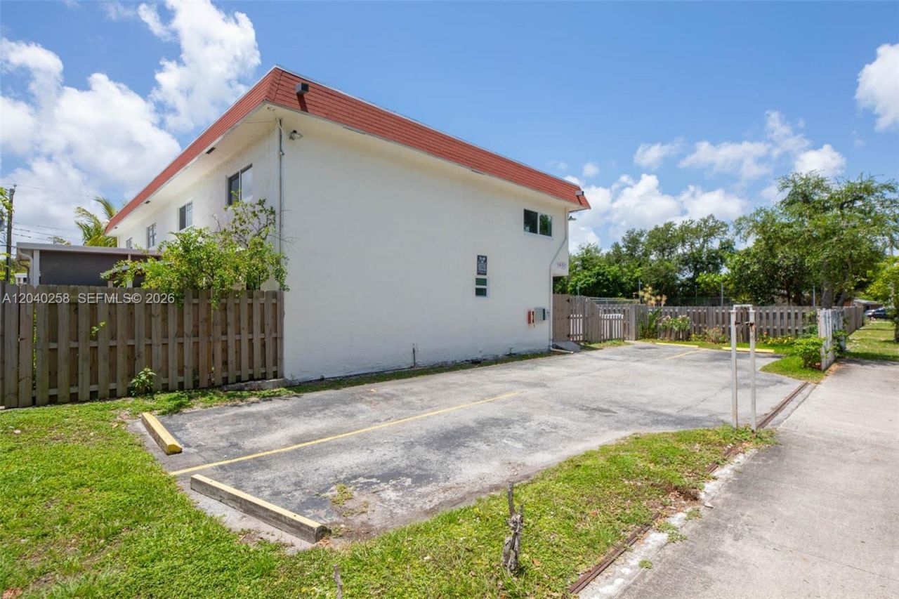 1450 NE 151st St, Unit 101, Miami, FL 33162 Photo