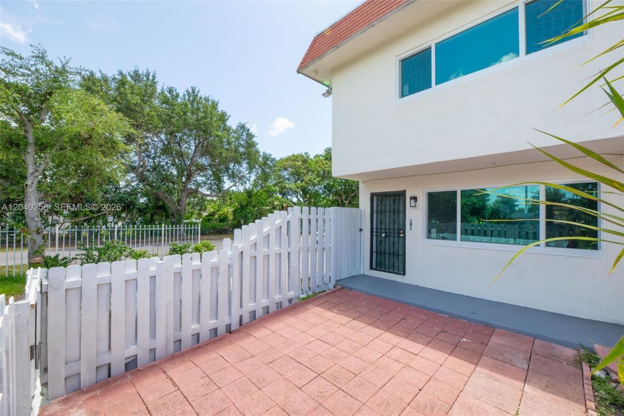 1450 NE 151st St, Unit 101, Miami, FL 33162 Photo