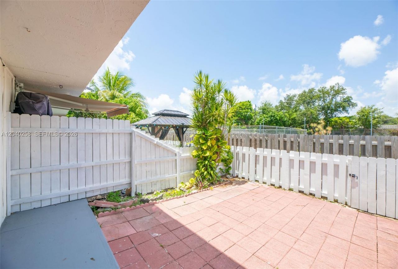 1450 NE 151st St, Unit 101, Miami, FL 33162 Photo