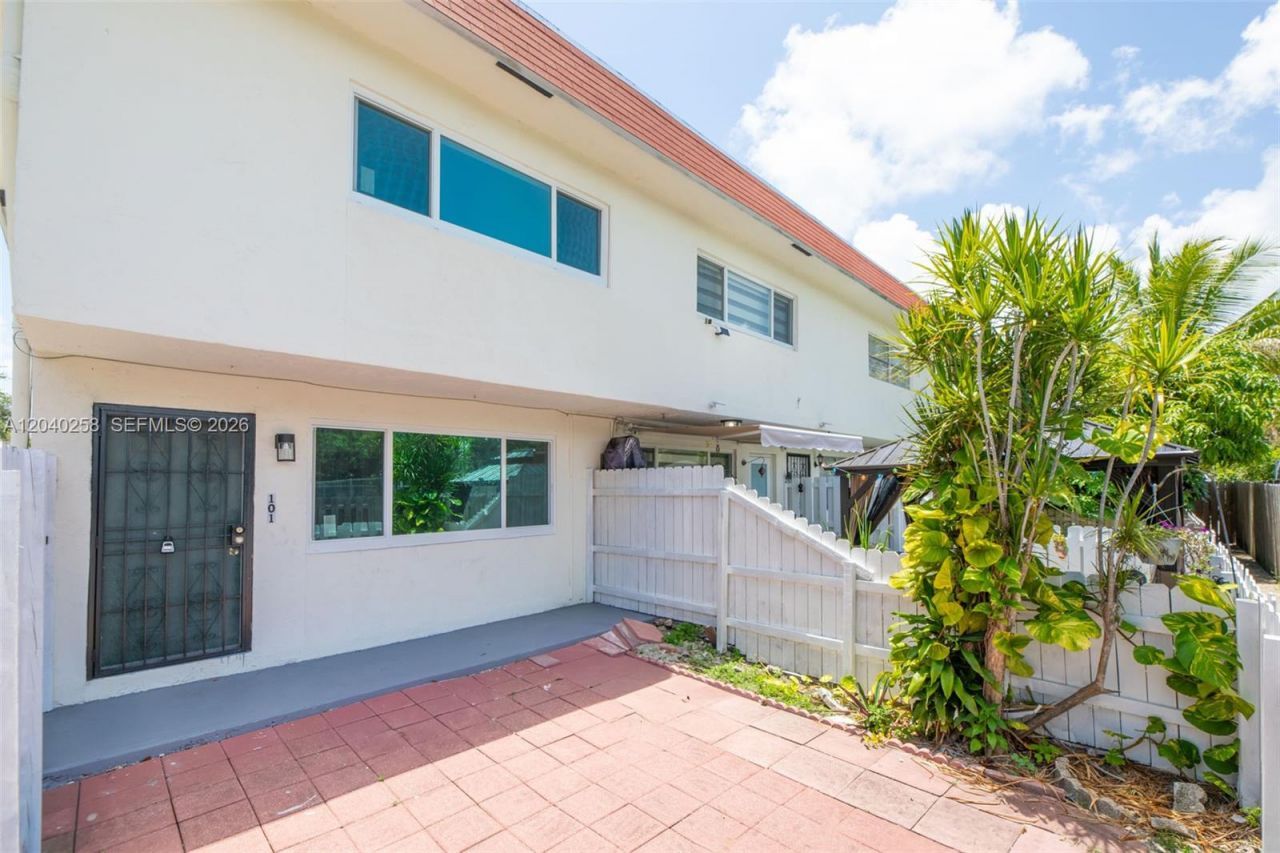1450 NE 151st St, Unit 101, Miami, FL 33162 Photo