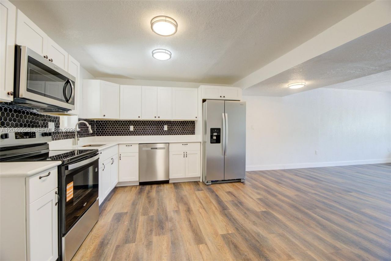 1450 NE 151st St, Unit 101, Miami, FL 33162 Photo